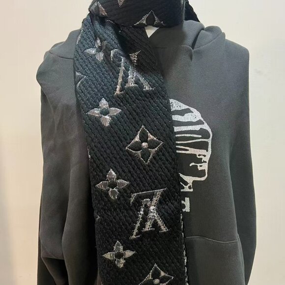 Louis Vuitton Monogram Logomania Black Scarf - Picture 3 of 6